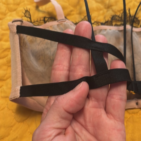 NWOT Victoria’s Secret Sheer Bralette - Picture 4 of 6